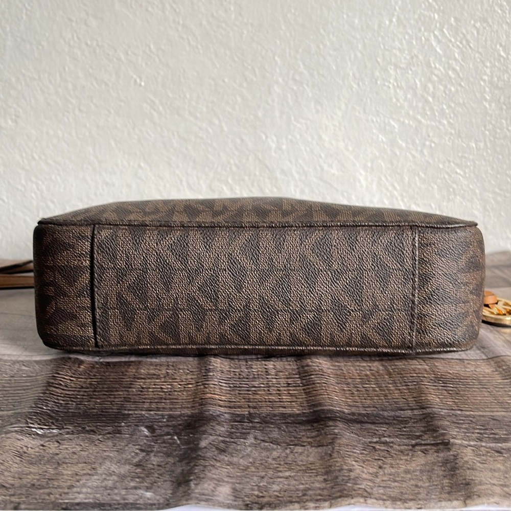 Michael Kors Crossbody - Picture 10 of 10
